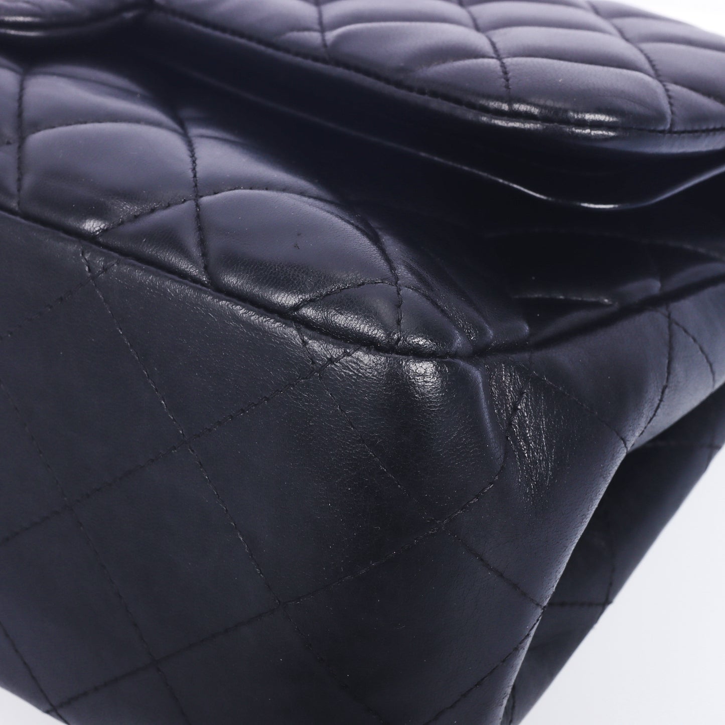 Pre-Owned Chanel Classic Flap Medium Black Quilted Leather Shoulder Bag 48021791