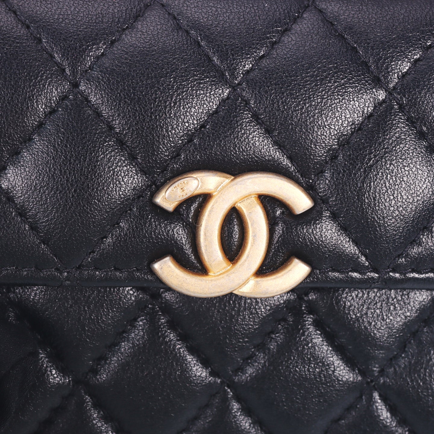 Pre-Owned Chanel Black Calfskin Crossbody Bag 48601915
