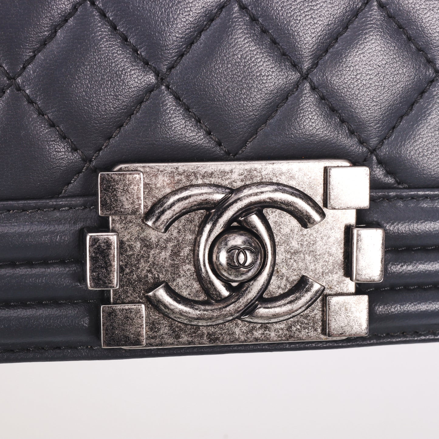 Pre-Owned Chanel Le Boy Black Quilted Leather Shoulder Bag 51365576