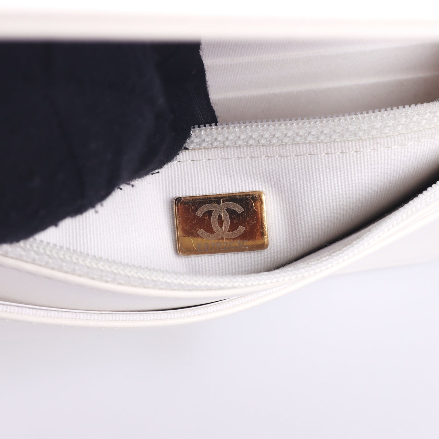 Pre-Owned Chanel Boy 23P White Calfskin Wallet on Chain 54239853 L