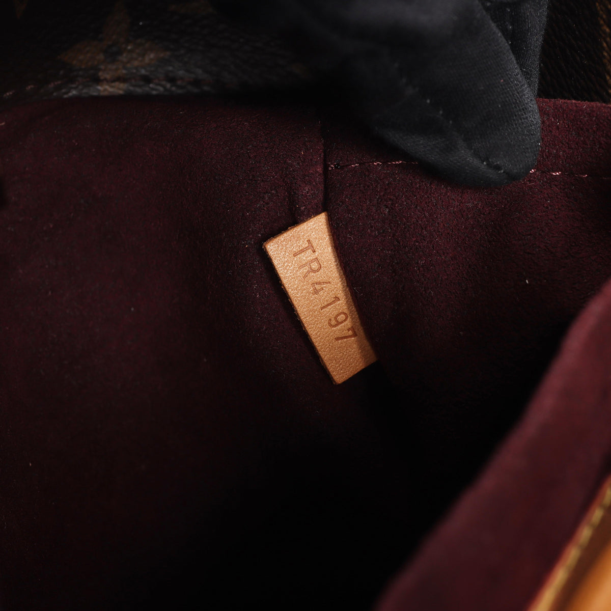 Pre-owned Montaigne Brown 67130800 hz