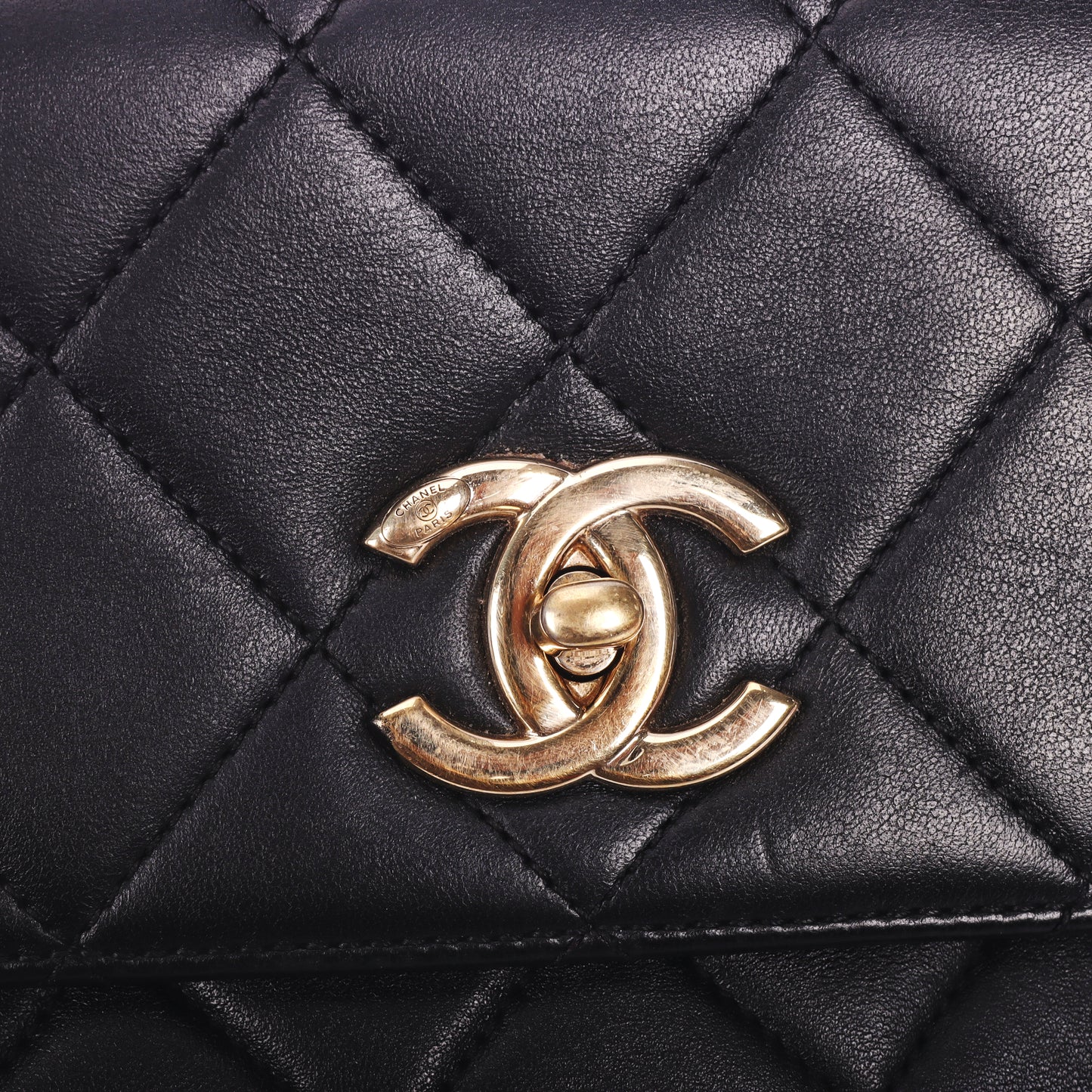 Pre-Owned Chanel Black Quilted Leather Shoulder Bag 57318186
