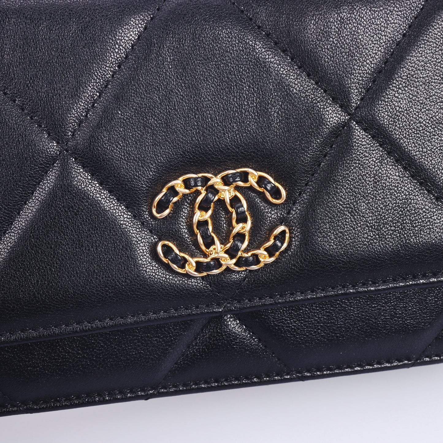 Pre-Owned Chanel 19 Black Quilted Lambskin Wallet on Chain 57907422