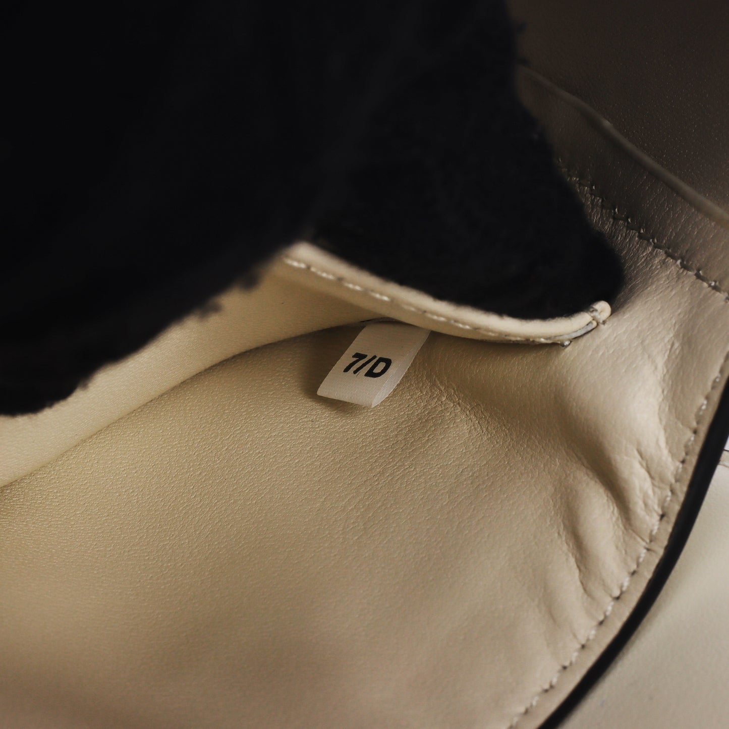 Pre-Owned Prada White Calfskin Leather Shoulder Bag 59299213