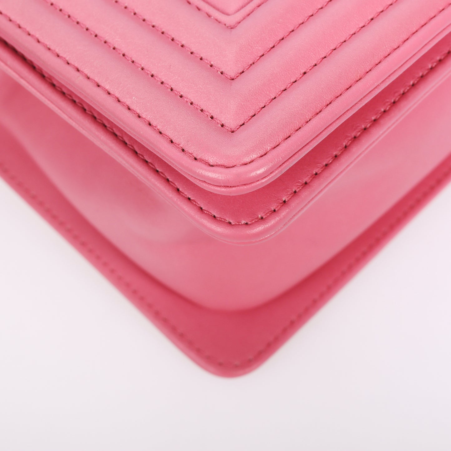 Pre-Owned Chanel Le Boy Pink Chevron  Leather Shoulder Bag 62409376