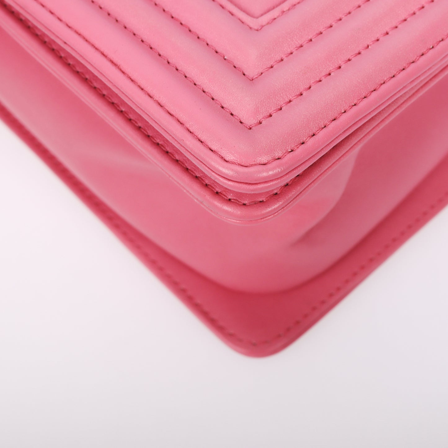 Pre-Owned Chanel Le Boy Pink Chevron  Leather Shoulder Bag 62409376