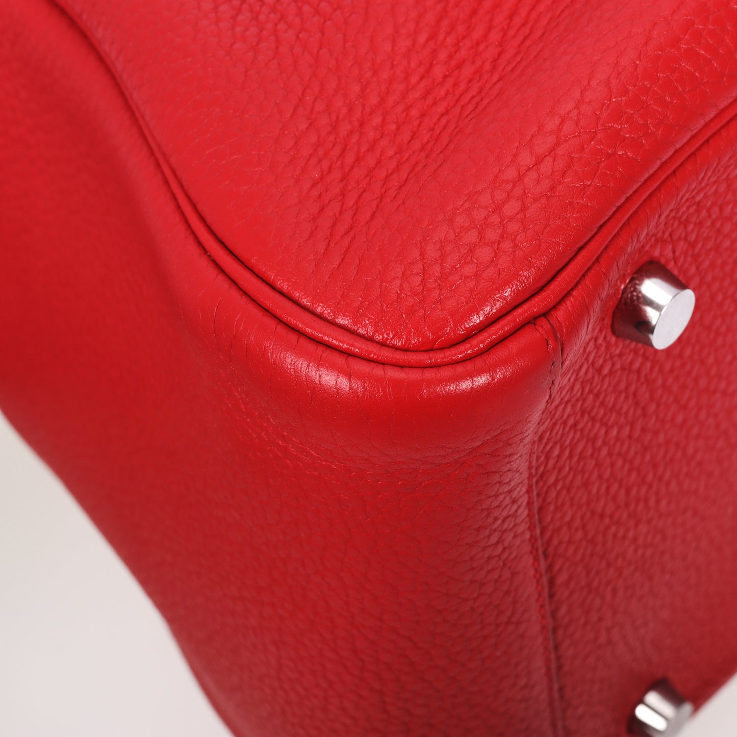 Pre-Owned Hermès Lindy Red Taurillon Clemence Calfskin Shoulder Bag 65098976 CE