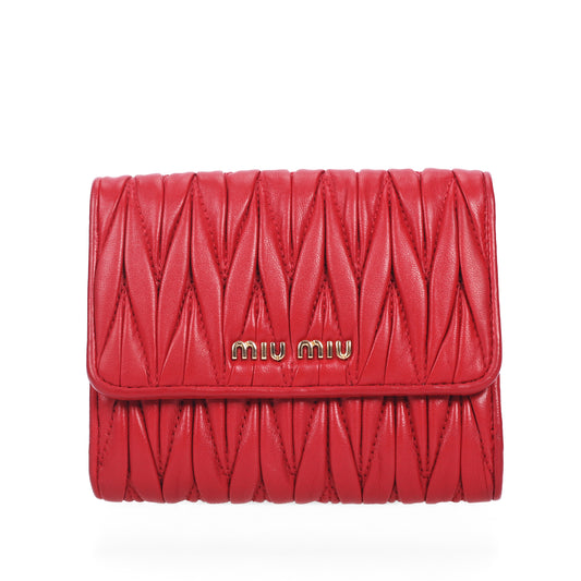 Pre-Owned Miu Miu Matelassé Red Lambskin Wallet 65907807