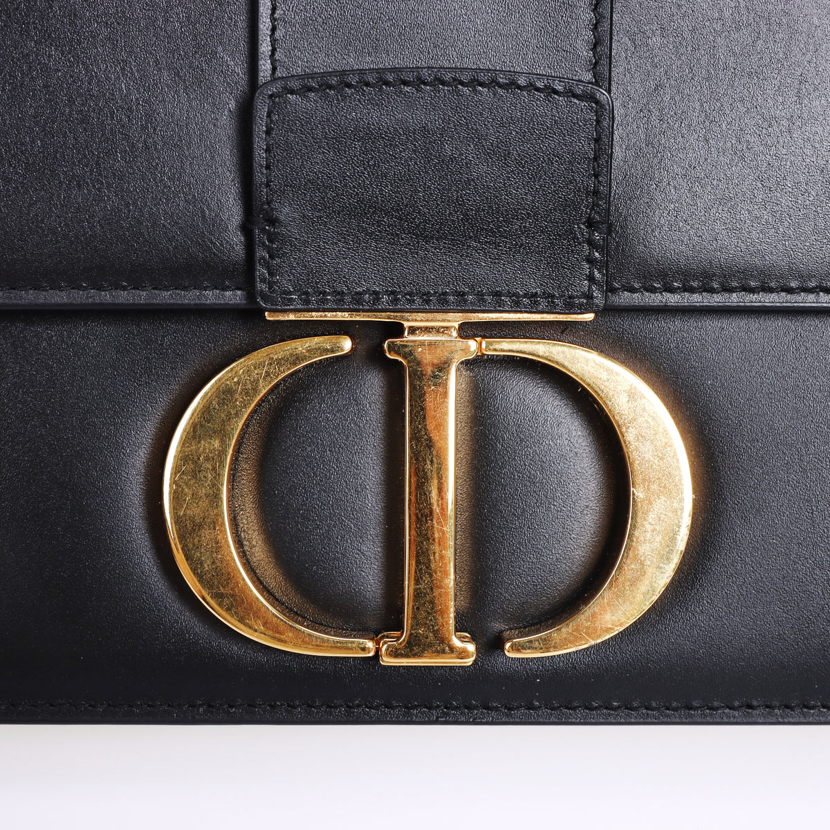 Pre-Owned Dior 30 Montaigne Black Calfskin Shoulder Bag 66690010
