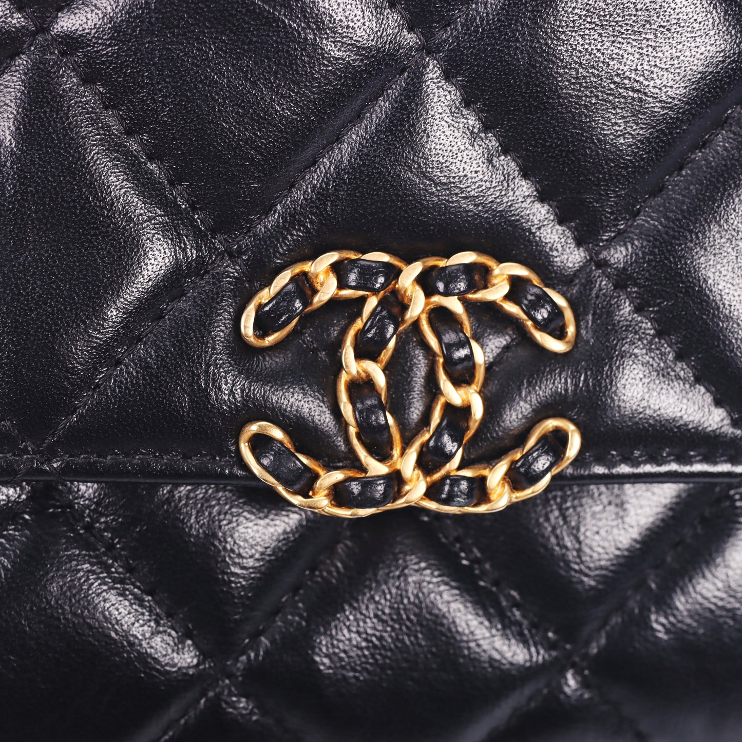 Pre-Owned Chanel Classic Black Quilted Lambskin Leather Wallet on Chain 68399510 ce