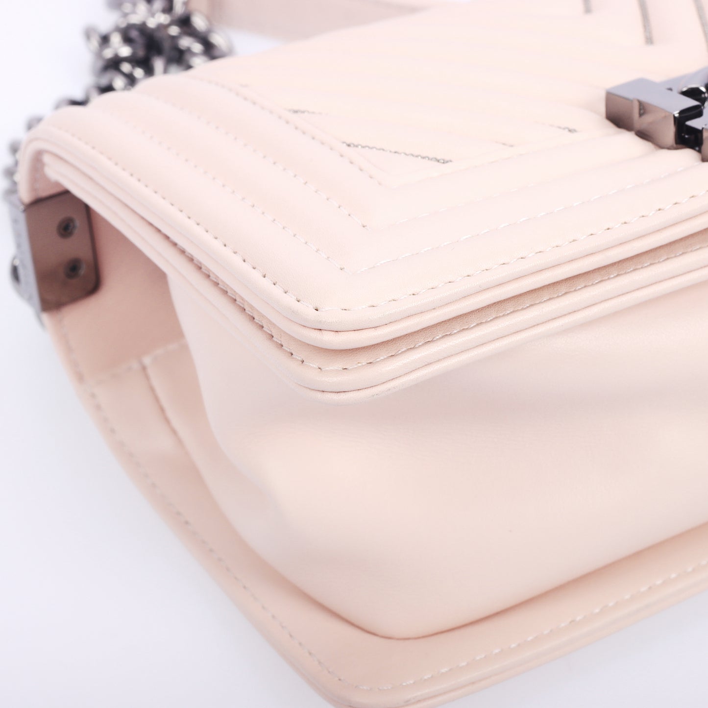 Pre-Owned Chanel Boy Small Light Pink Chevron Quilted Calfskin Leather Shoulder Bag 75047706 C
