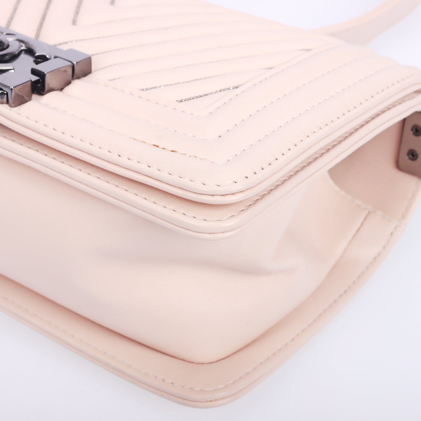 Pre-Owned Chanel Boy Small Light Pink Chevron Quilted Calfskin Leather Shoulder Bag 75047706 C