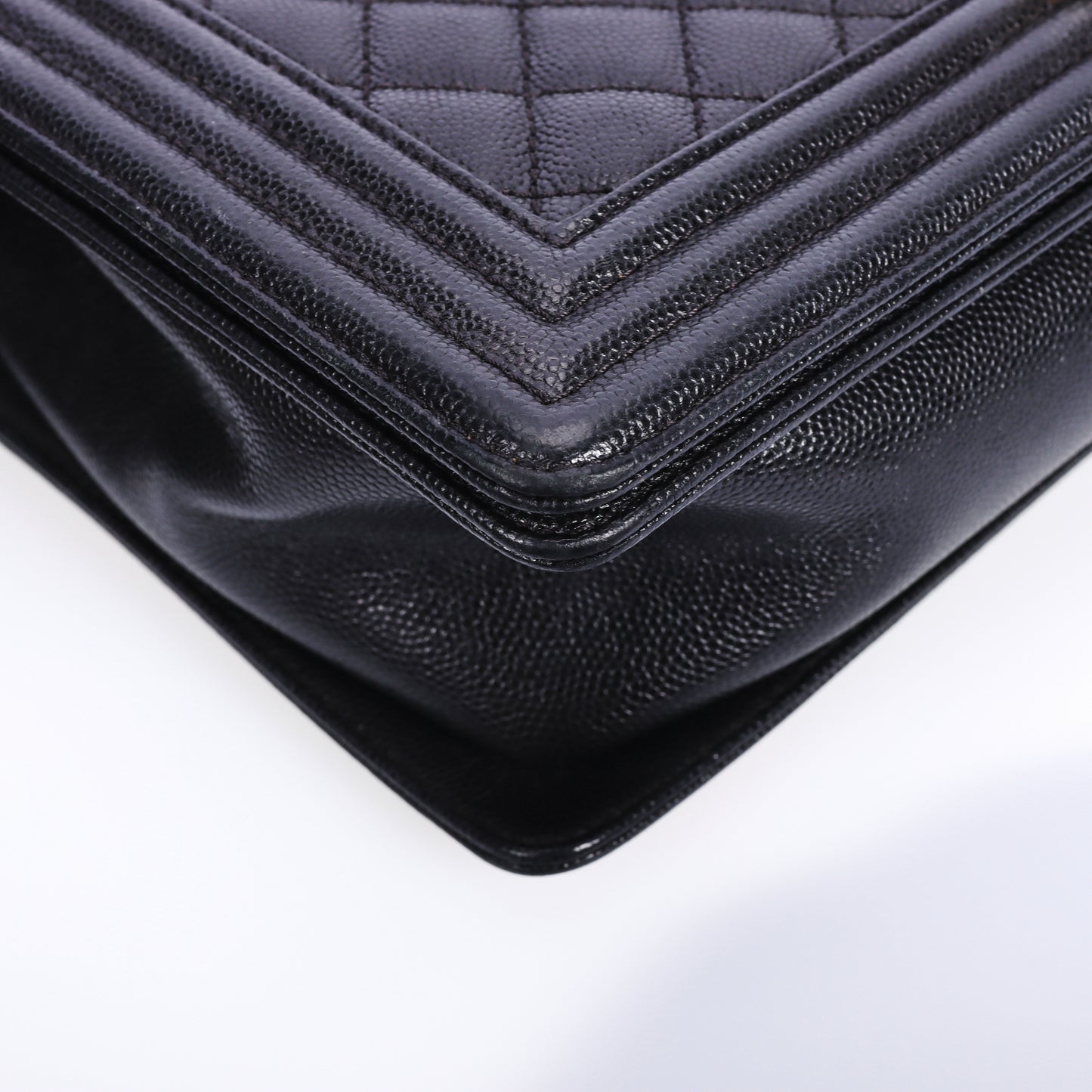 Pre-Owned Chanel Boy Medium Size Black Calfskin Shoulder Bag  77230908