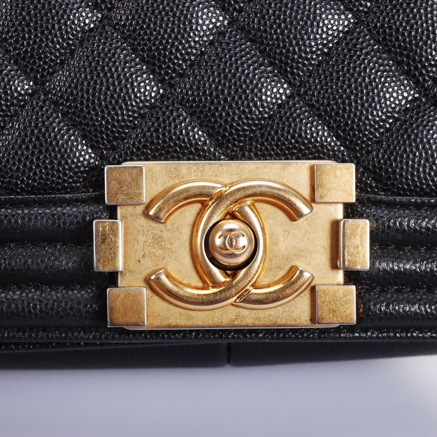 Pre-Owned Chanel Boy Medium Size Black Calfskin Shoulder Bag  77230908