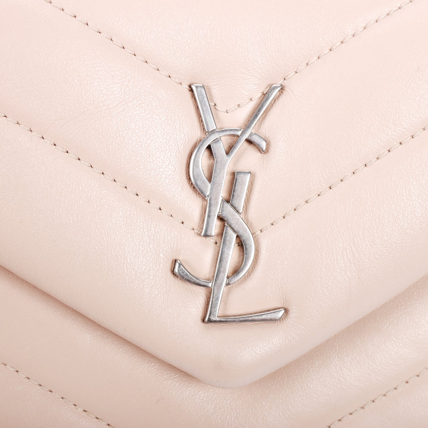 Pre-Owned Saint Laurent Loulou Nude Calfskin Shoulder Bag 79218823