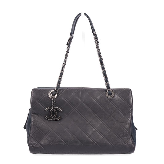Pre-Owned Chanel Dark Navy Calfskin Shoulder Bag 79849794