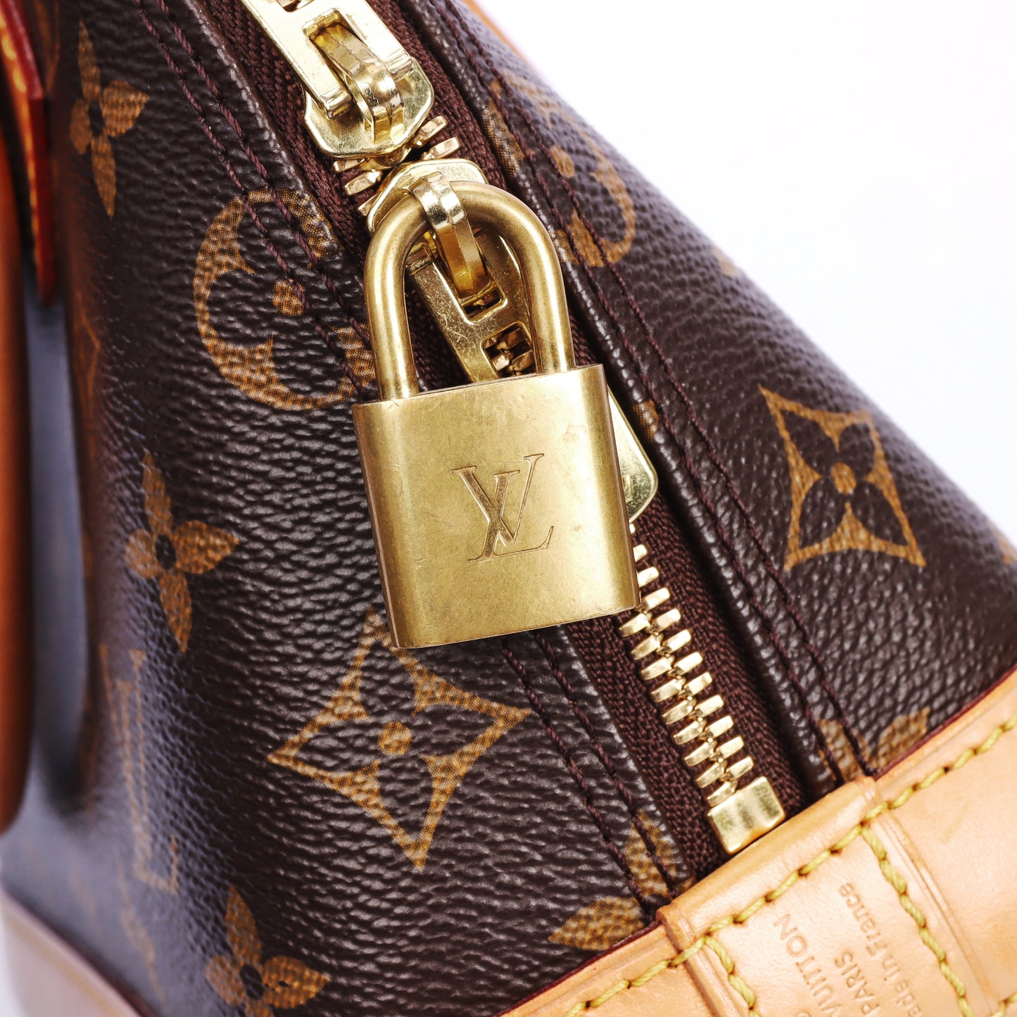 Pre-Owned Louis Vuitton Alma BB Monogram Brown Coated Canvas Crossbody Bag & Louis Vuitton Charm 80678499 & 66325671