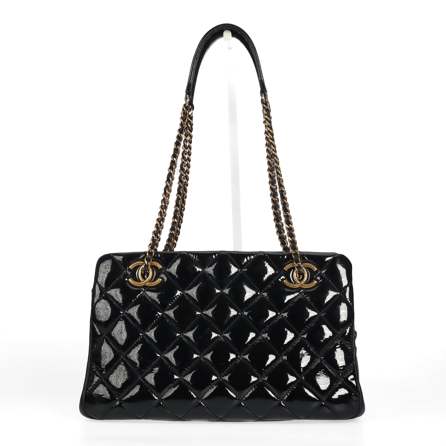 Pre-Owned Chanel Black Quilted Patent Leather Shoulder Bag 89383884