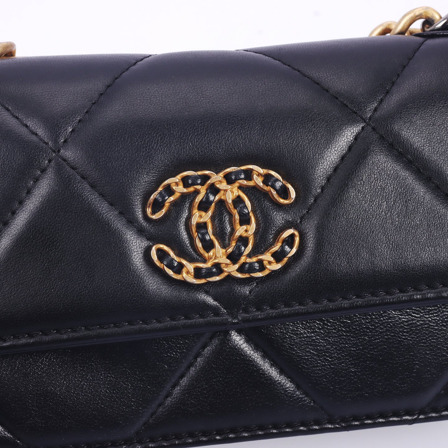 Pre-Owned Chanel 19 Black Quilted Lambskin Wallet on Chain 89687691