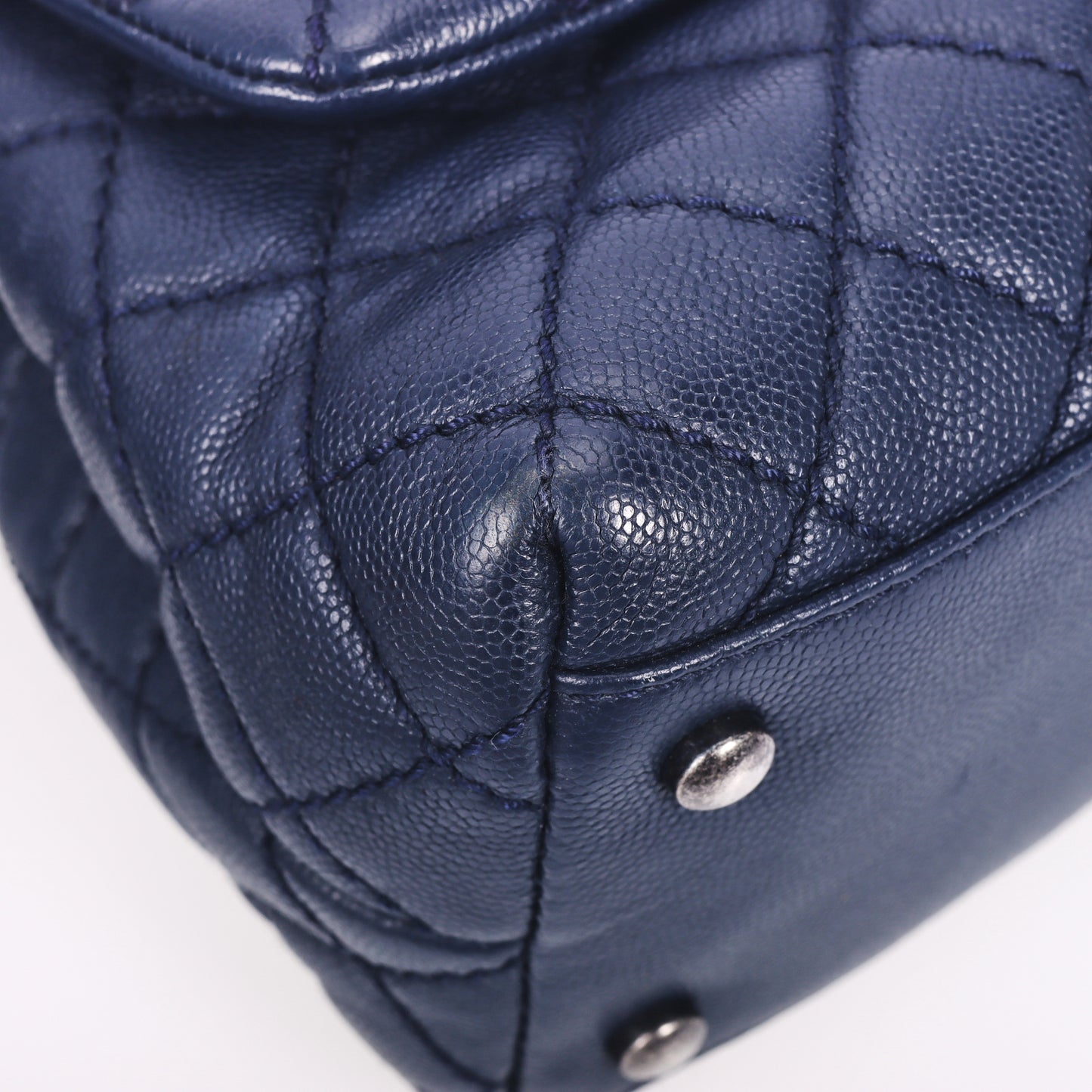 Pre-Owned Chanel Coco Handle Dark Blue Quilted Caviar Calfskin Leather Shoulder Bag 90038457