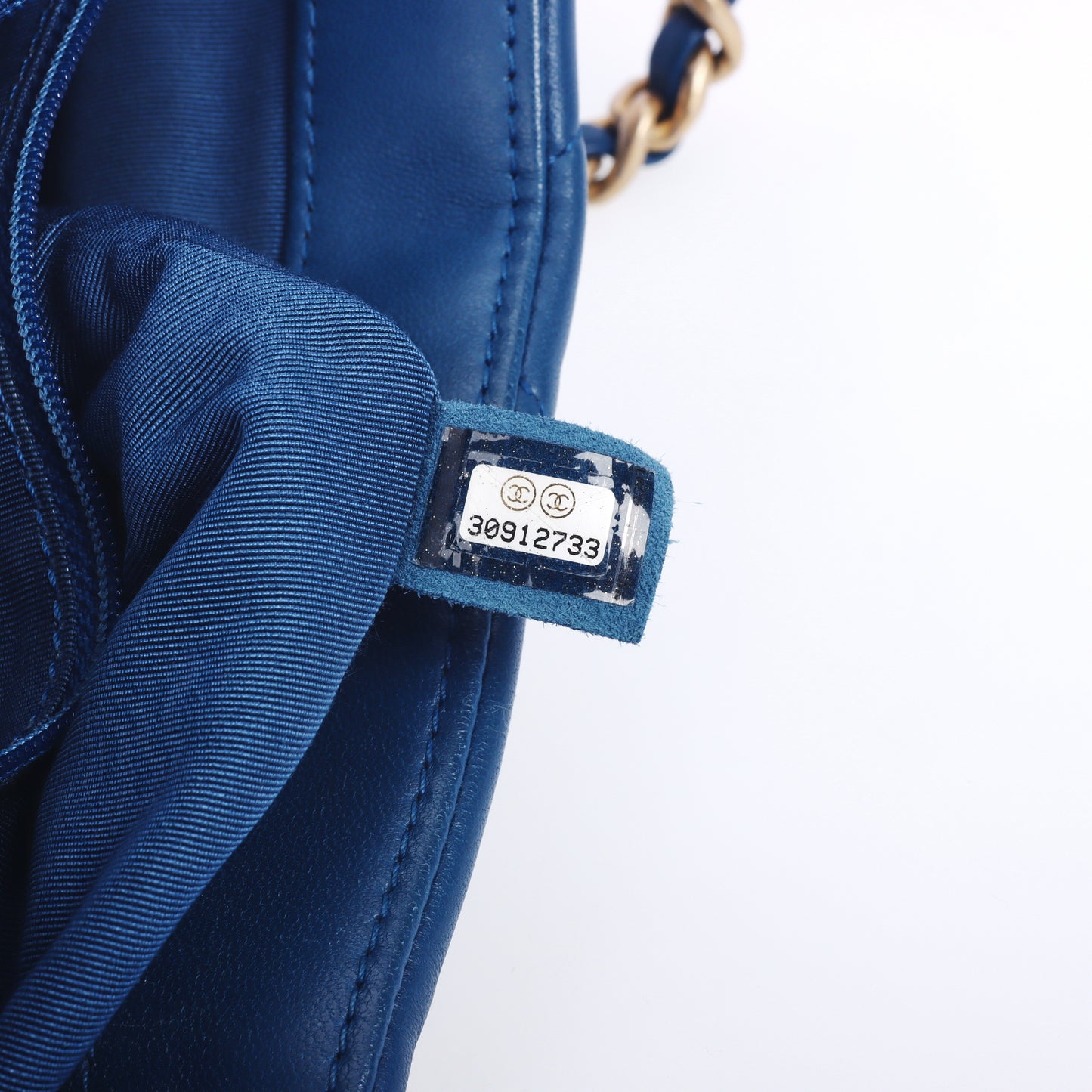 Pre-Owned Chanel 19 Blue Quilted Leather Shoulder Bag 91323708