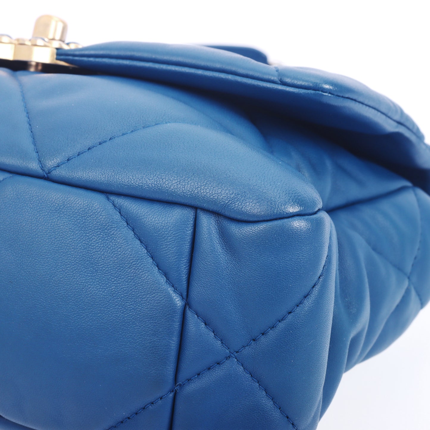 Pre-Owned Chanel 19 Blue Quilted Leather Shoulder Bag 91323708