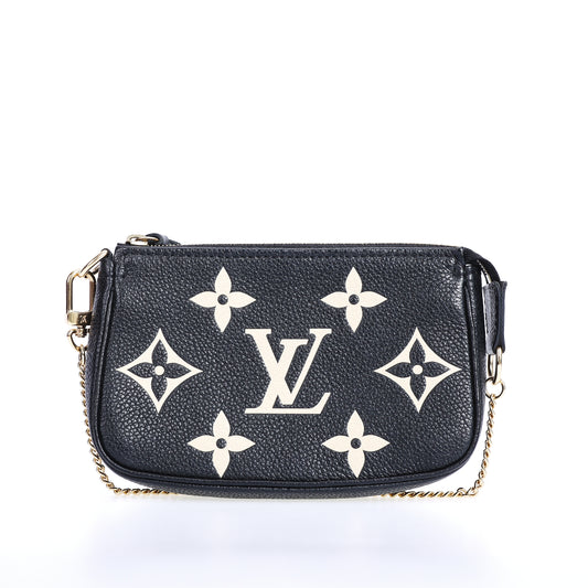 Pre-Owned Louis Vuitton Pochette Accessoires Black Calfskin Top Handle Bag 97630662