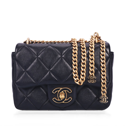 Pre-Owned Chanel Classic Flap Black Quilted Lambskin Leather Shoulder Bag 98609059