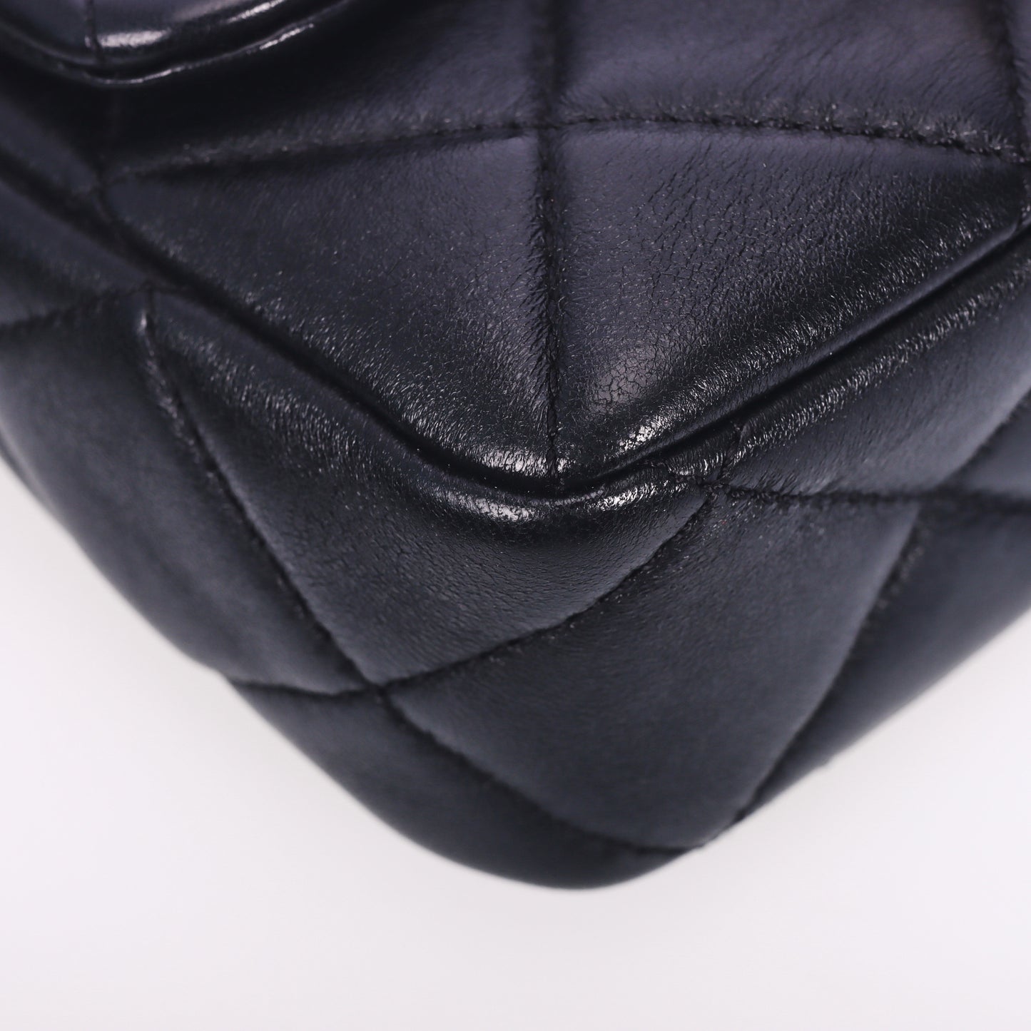 Pre-Owned Chanel Classic Flap Black Quilted Lambskin Leather Shoulder Bag 98609059