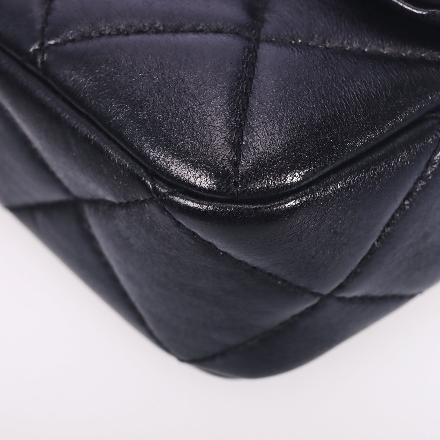 Pre-Owned Chanel Classic Flap Black Quilted Lambskin Leather Shoulder Bag 98609059