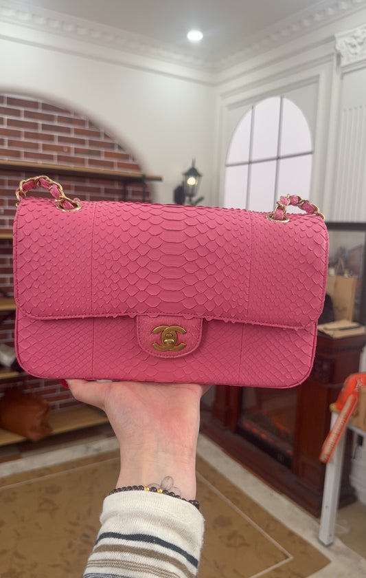 pre-owned chanel classic flap phyton pink crossbody bag 35565562