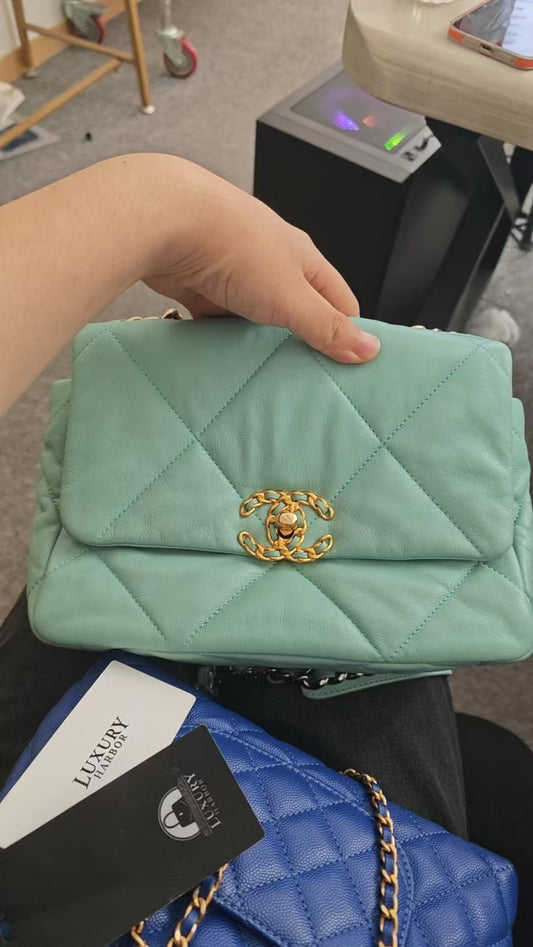 Pre-owned Chanel 19 Bag small size 91873290