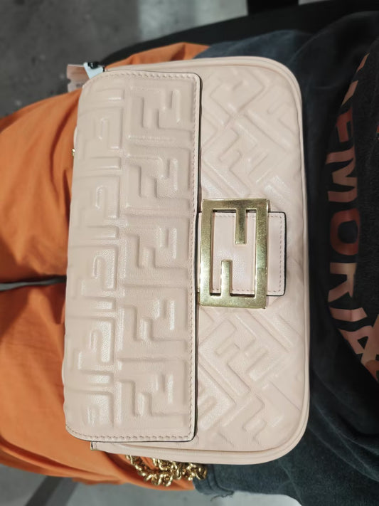 Pre-owned Fendi Small Baguette Lambskin Shoulder bag 23344578